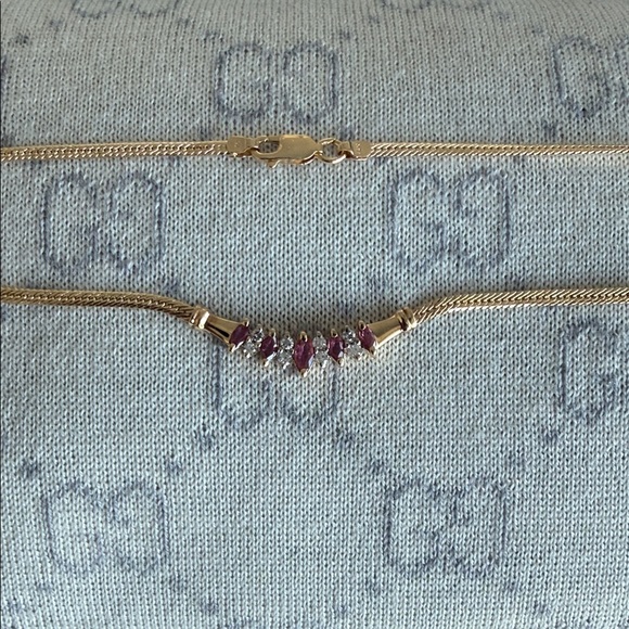 Elegant Gold Necklace with Ruby Accents - Picture 2 of 6